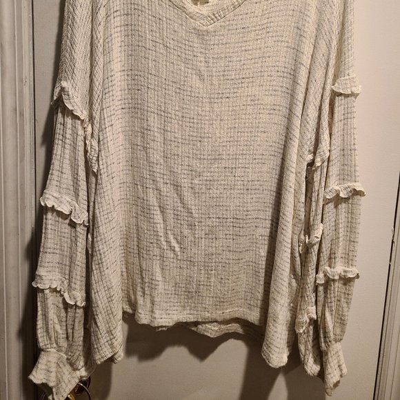143 Story by Line Up Off-White Heathered Ruffle V-Neck Top - Picture 2 of 5